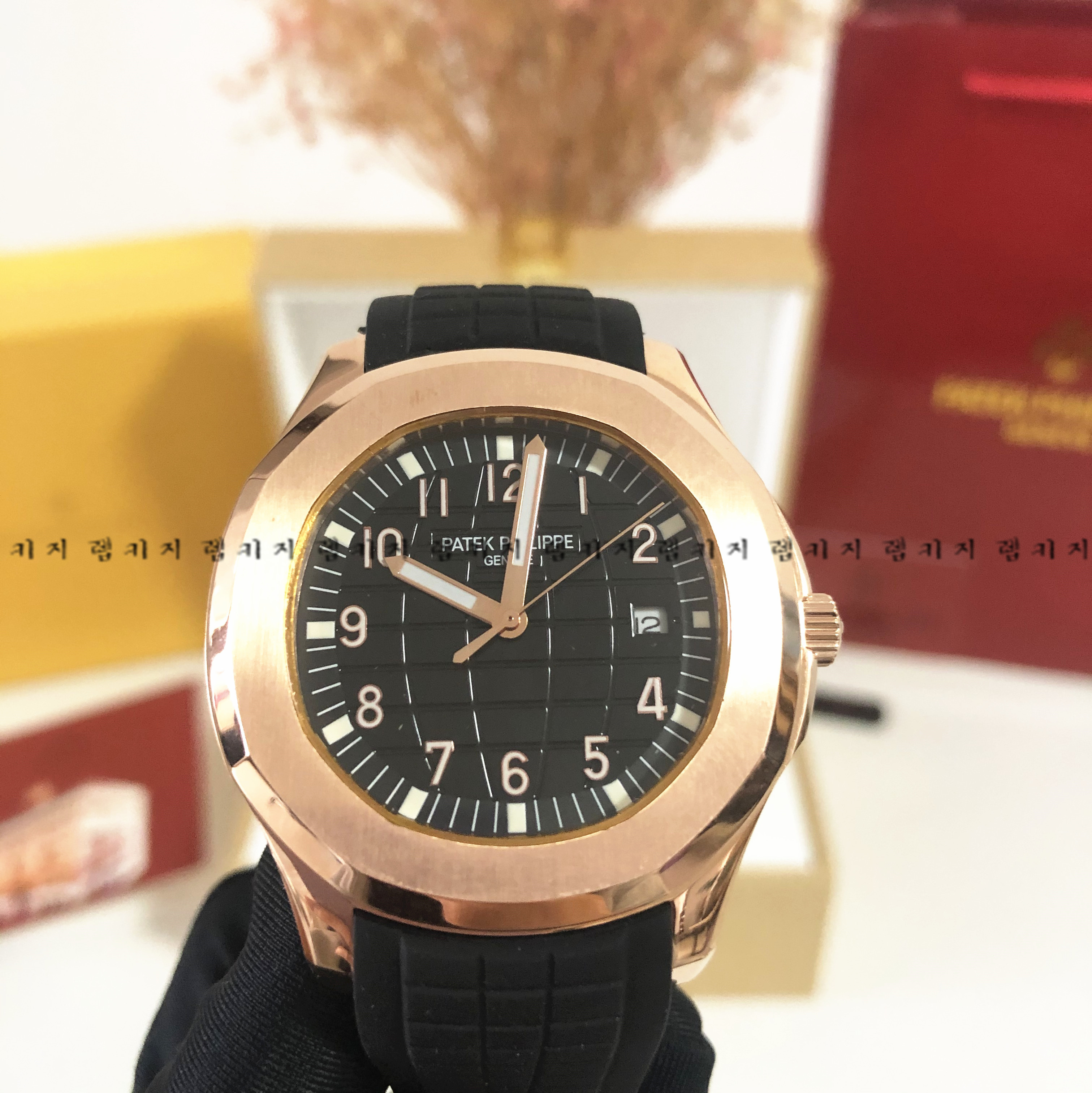 파텍필립 아쿠아넛 골드베젤 블랙 우레탄 러버밴드